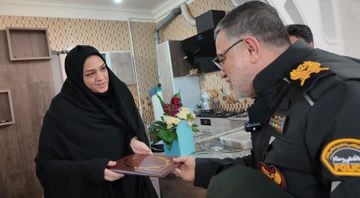 تصاویر/ دیدارهماهنگ کننده فرماندهی کل انتظامی کشور با خانواده معظم شهدا