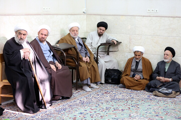 جلسه طلاب و فضلای استان کردستان در قم