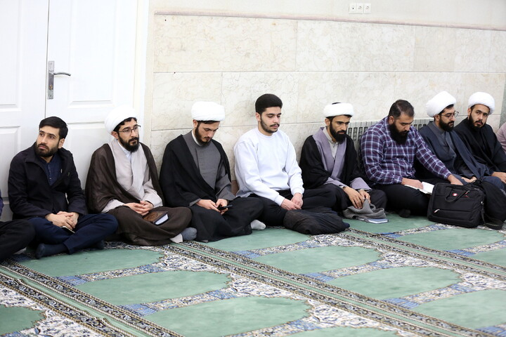 جلسه طلاب و فضلای استان کردستان در قم