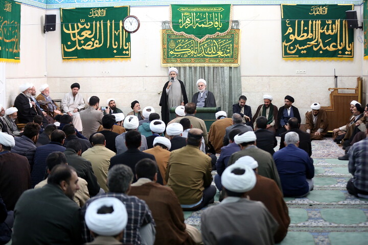 جلسه طلاب و فضلای استان کردستان در قم