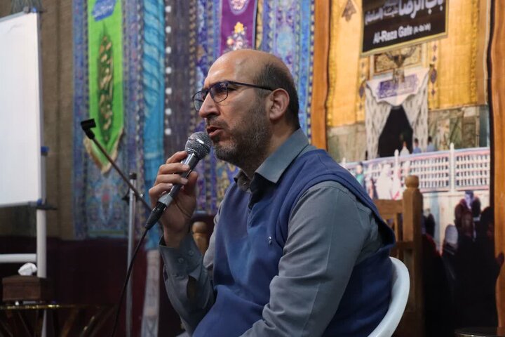 تصاویر/نشست فرمانده سپاه حضرت روح الله با فعالان فرهنگی شهر اراک