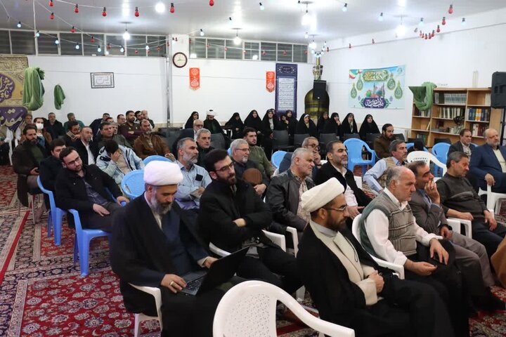 تصاویر/نشست فرمانده سپاه حضرت روح الله با فعالان فرهنگی شهر اراک