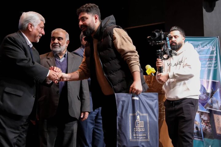 تصاویر/ رونمایی کتاب «کوثرانه»؛ کارنامه دو دهه فعالیت ستاد توسعه و بازسازی عتبات