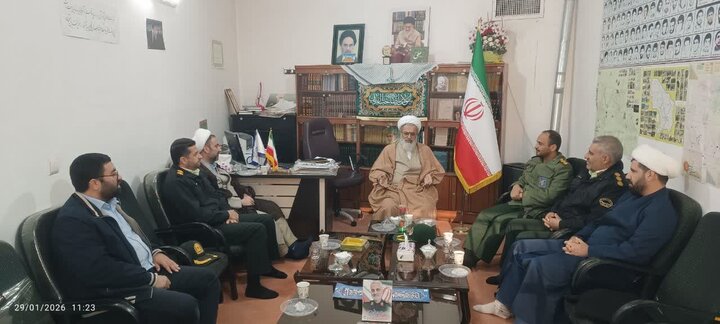 تصاویر/دیدار فرماندهان ناحیه مقاومت بسیج و انتظامی  تفرش با امام جمعه این شهرستان
