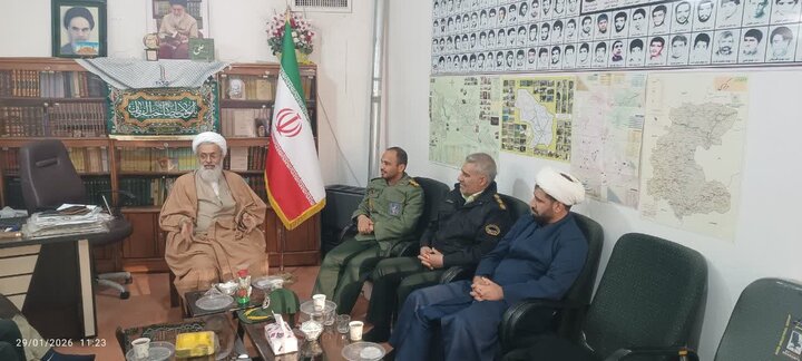تصاویر/دیدار فرماندهان ناحیه مقاومت بسیج و انتظامی  تفرش با امام جمعه این شهرستان