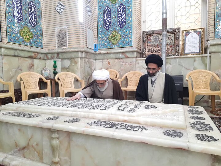 تصاویر/ حضور آیت الله شب زنده‌دار در مزارفیض و محتشم کاشانی