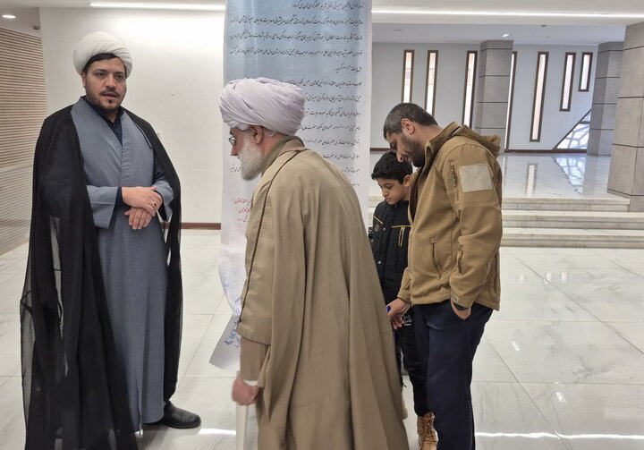 تصاویر/ امضای طومار طلاب و اساتید مدارس علمیه کاشان در محکومیت اغتشاشات اخیر