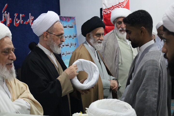 تصاویر/ همایش اساتید و کادر مدارس علمیه استان همراه با آیین تلبس طلاب مدرسه رودان