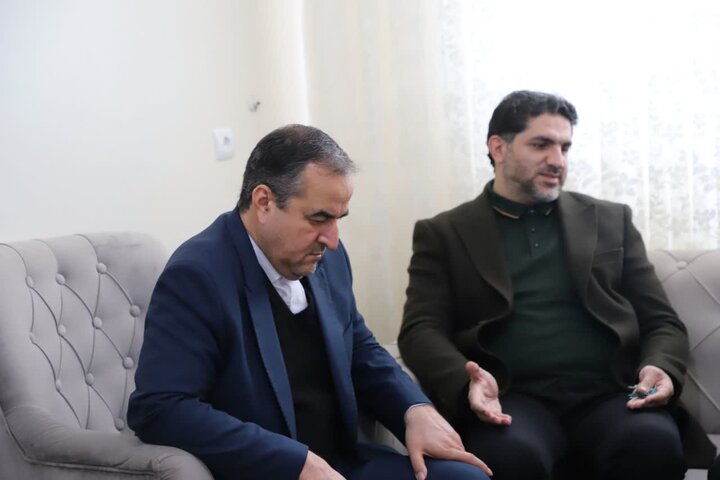 تصاویر/دیدار مدیر کل پارلمانی و امور مجلس   بنیاد شهید و ایثارگران کشور با برخی خانواده های معظم شهدای مردمی اخیر