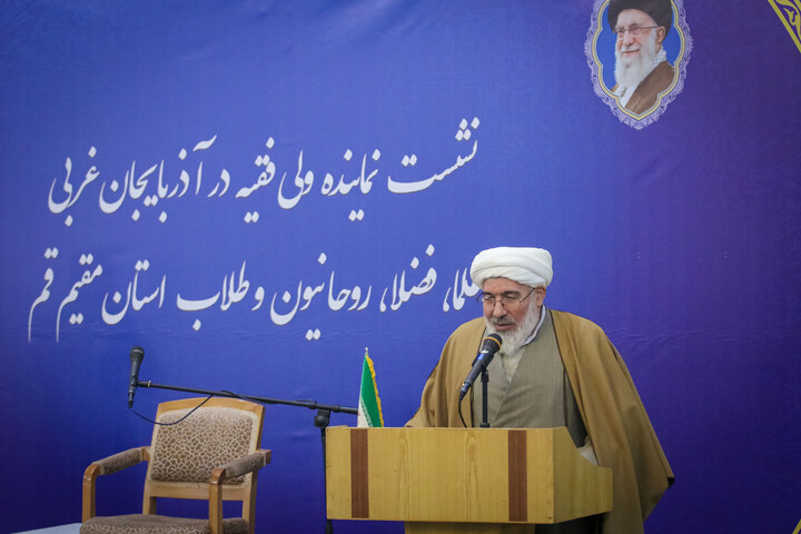 تصاویر/ نشست نماینده ولی فقیه در آذربایجان غربی با علما و طلاب استان مقیم قم