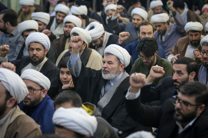 تصاویر/ نشست نماینده ولی فقیه در آذربایجان غربی با علما و طلاب استان مقیم قم