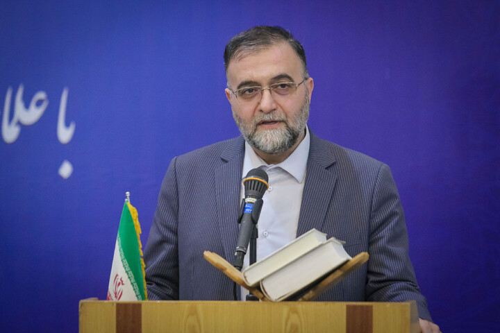 تصاویر/ نشست نماینده ولی فقیه در آذربایجان غربی با علما و طلاب استان مقیم قم