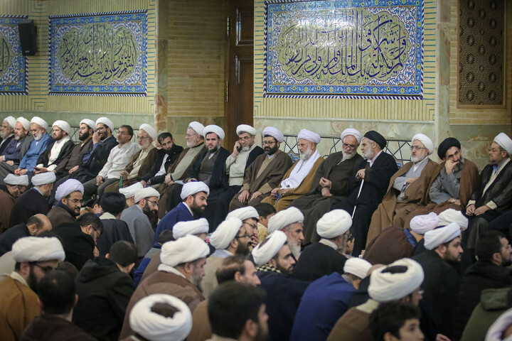 تصاویر/ نشست نماینده ولی فقیه در آذربایجان غربی با علما و طلاب استان مقیم قم