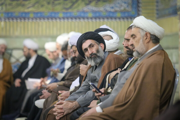 تصاویر/ نشست نماینده ولی فقیه در آذربایجان غربی با علما و طلاب استان مقیم قم