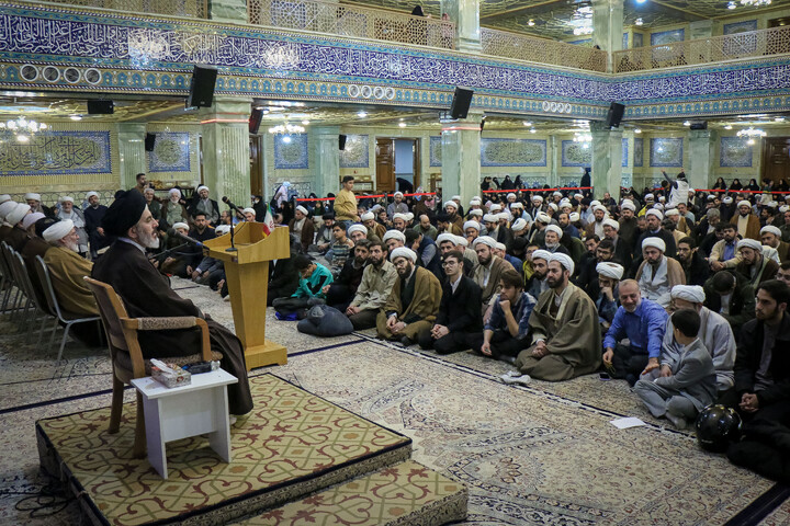 تصاویر/ نشست نماینده ولی فقیه در آذربایجان غربی با علما و طلاب استان مقیم قم