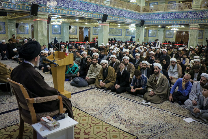 تصاویر/ نشست نماینده ولی فقیه در آذربایجان غربی با علما و طلاب استان مقیم قم
