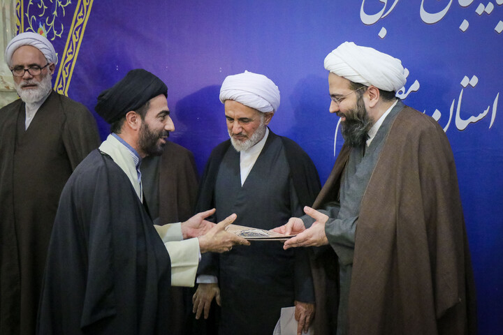 تصاویر/ نشست نماینده ولی فقیه در آذربایجان غربی با علما و طلاب استان مقیم قم