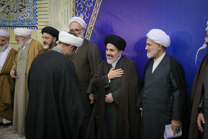 تصاویر/ نشست نماینده ولی فقیه در آذربایجان غربی با علما و طلاب استان مقیم قم