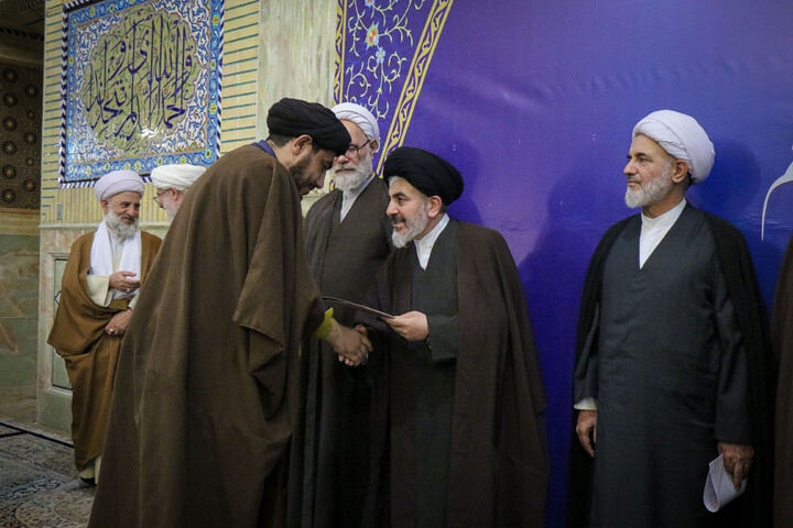 تصاویر/ نشست نماینده ولی فقیه در آذربایجان غربی با علما و طلاب استان مقیم قم