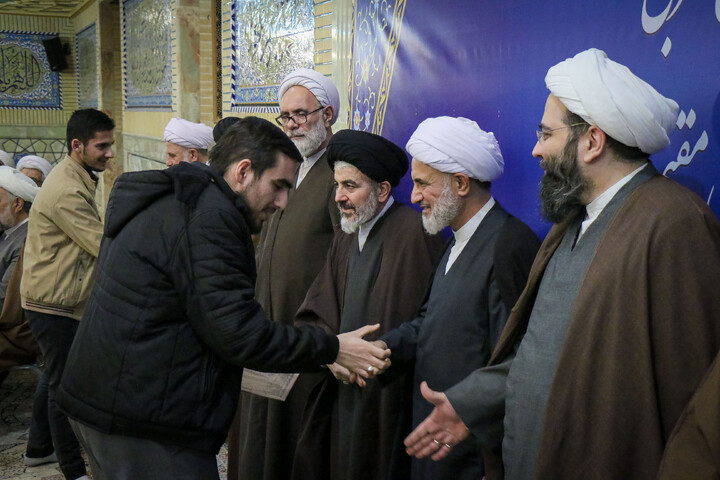 تصاویر/ نشست نماینده ولی فقیه در آذربایجان غربی با علما و طلاب استان مقیم قم