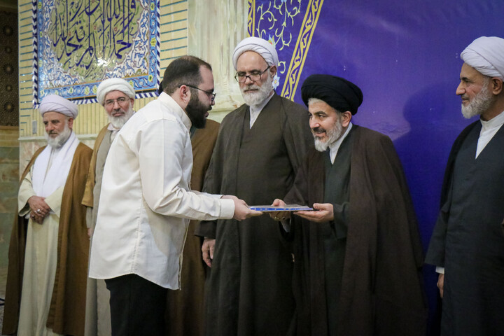 تصاویر/ نشست نماینده ولی فقیه در آذربایجان غربی با علما و طلاب استان مقیم قم