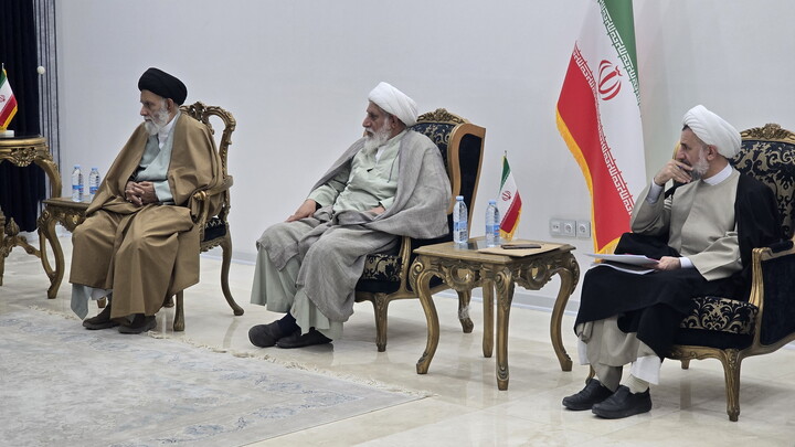 تصاویر/ جلسه جمع بندی سفر آیت الله اعرافی به هرمزگان