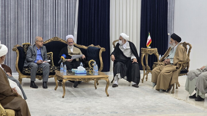 تصاویر/ جلسه جمع بندی سفر آیت الله اعرافی به هرمزگان