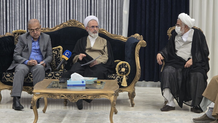 تصاویر/ جلسه جمع بندی سفر آیت الله اعرافی به هرمزگان