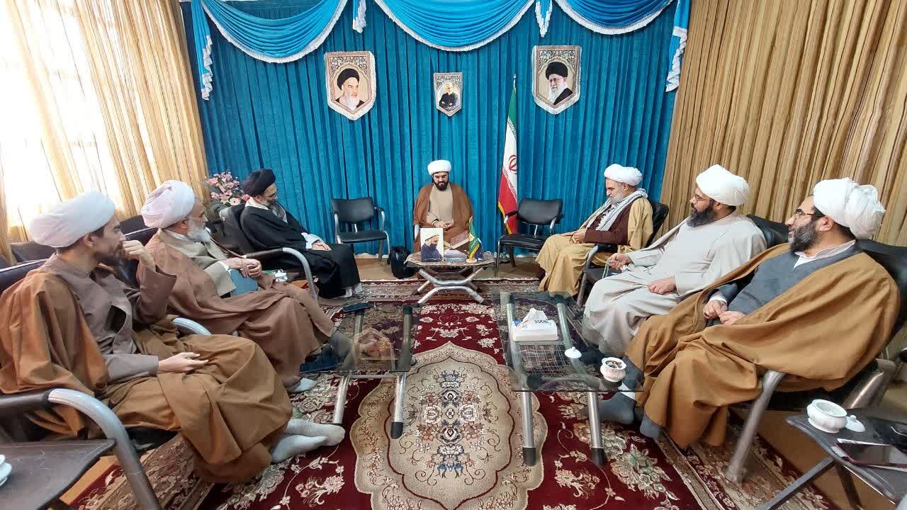 ائمه جمعه پرچمدار ترویج ازدواج آسان باشند