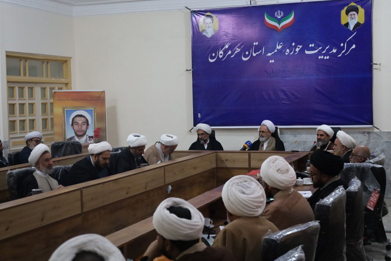 فیلم | نشست صمیمی آیت الله اعرافی با مدیران مدارس علمیه و کادر مرکز مدیریت حوزه علمیه هرمزگان