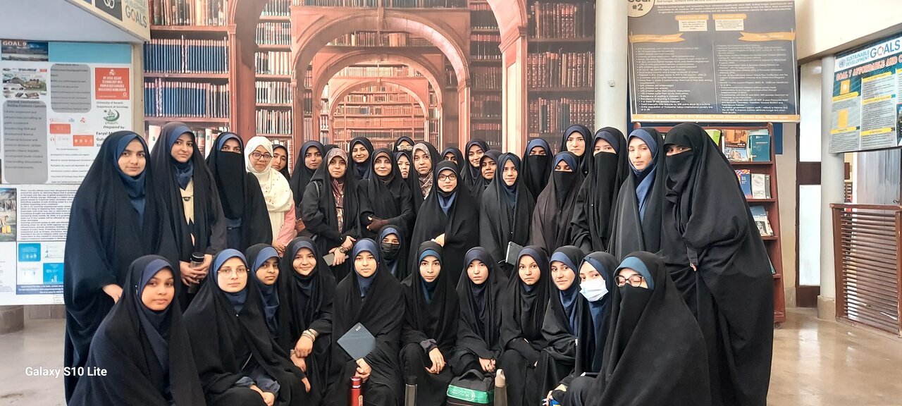 جامعہ المصطفیٰ کراچی کی طالبات کا مدیر کی سربراہی میں کراچی یونیورسٹی کی لائبریریوں کا علمی دورہ