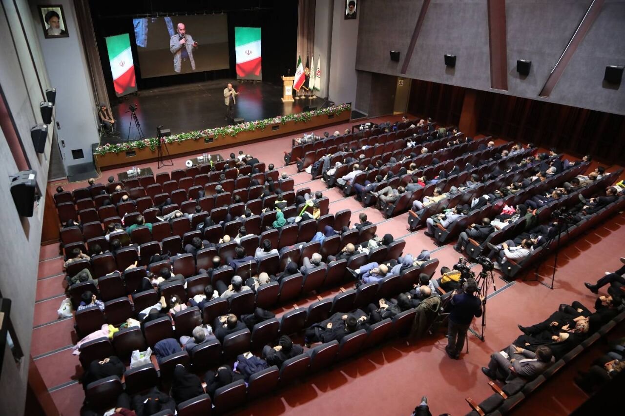 بازخوانی تاریخ دفاع مقدس راهی برای ترسیم آیندهای روشن است