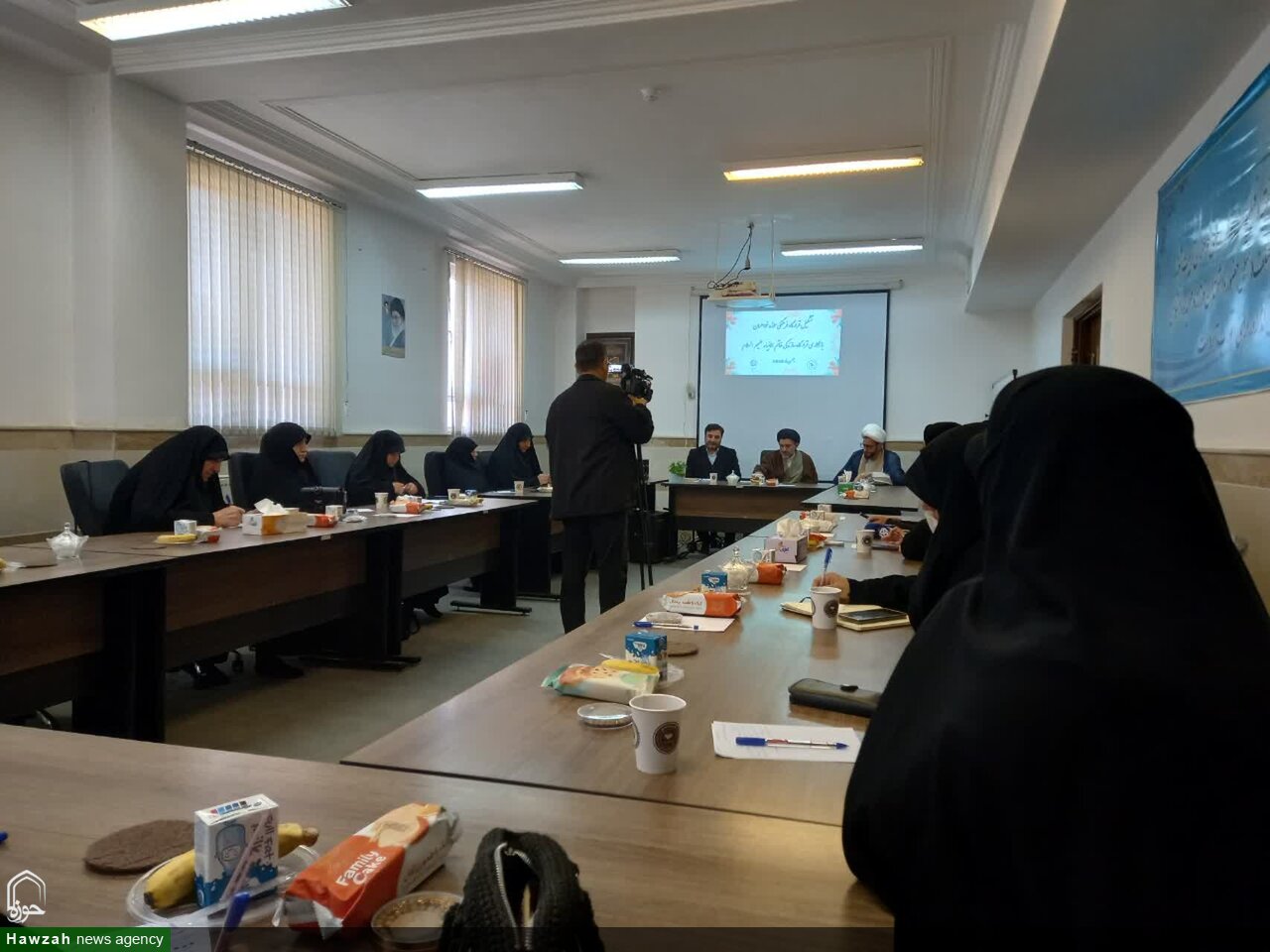 حوزه باید در متن جامعه بایستد نه در حاشیه تحلیل‌ها