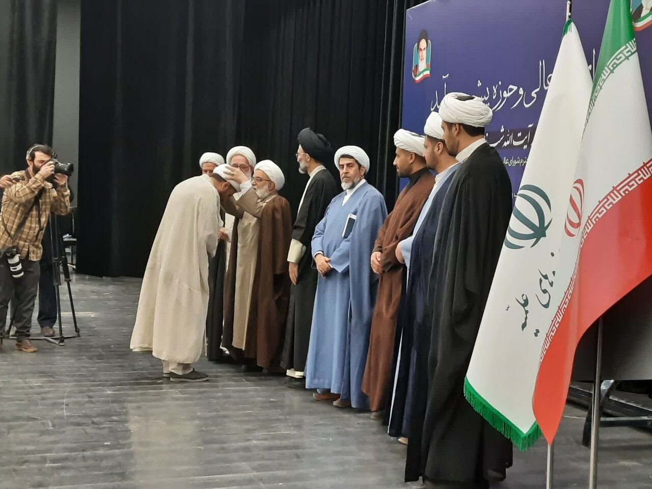 گردهمایی اساتید، طلاب و مبلغین حوزه علمیه منطقه کاشان + مراسم عمامه گذاری