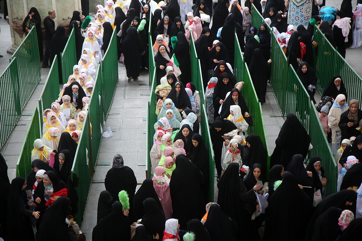 برپایی جشن تکلیف ۲ هزار دختر ۹ ساله در حرم کریمه اهل بیت(س) + تصاویر