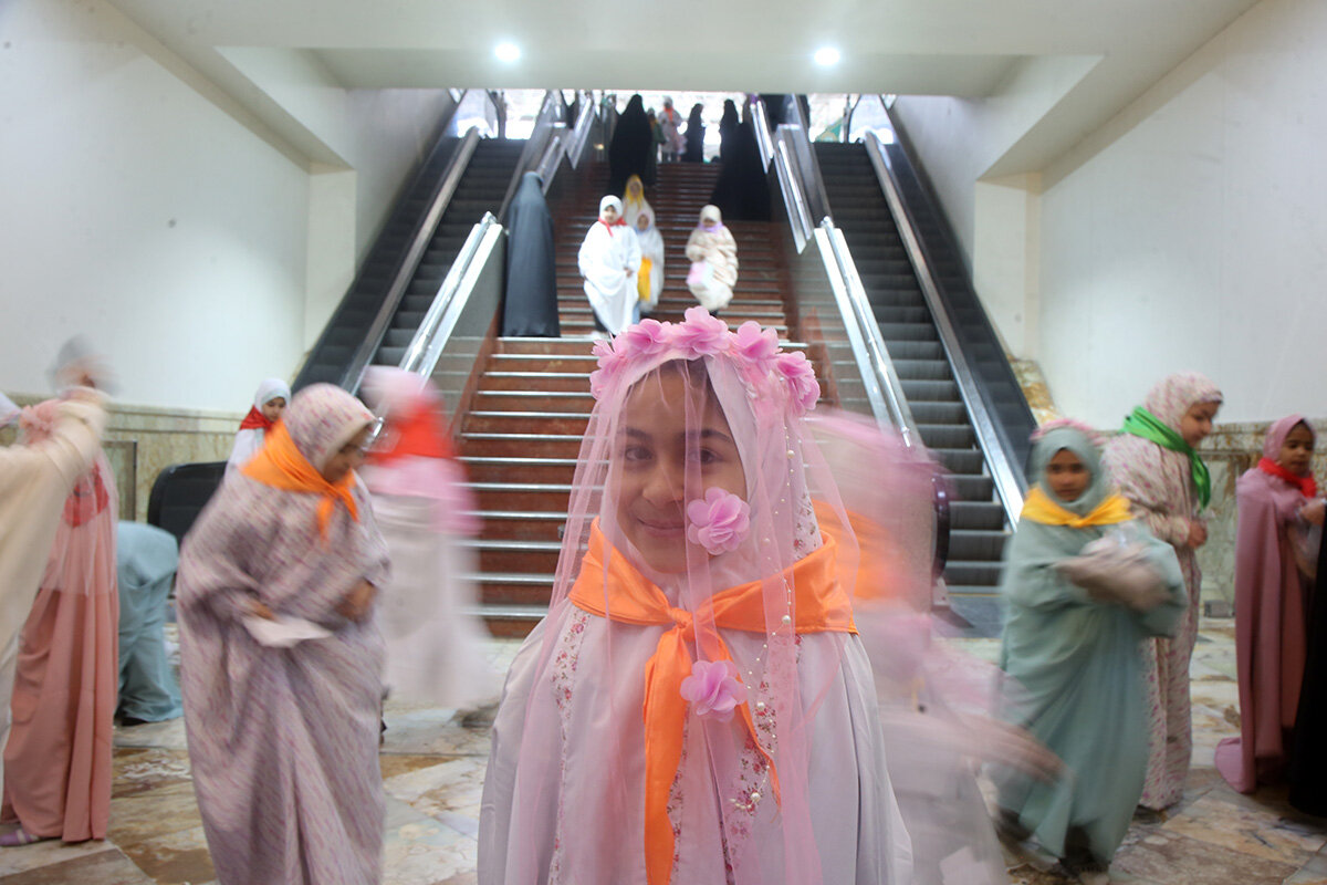 برپایی جشن تکلیف ۲ هزار دختر ۹ ساله در حرم کریمه اهل بیت(س) + تصاویر