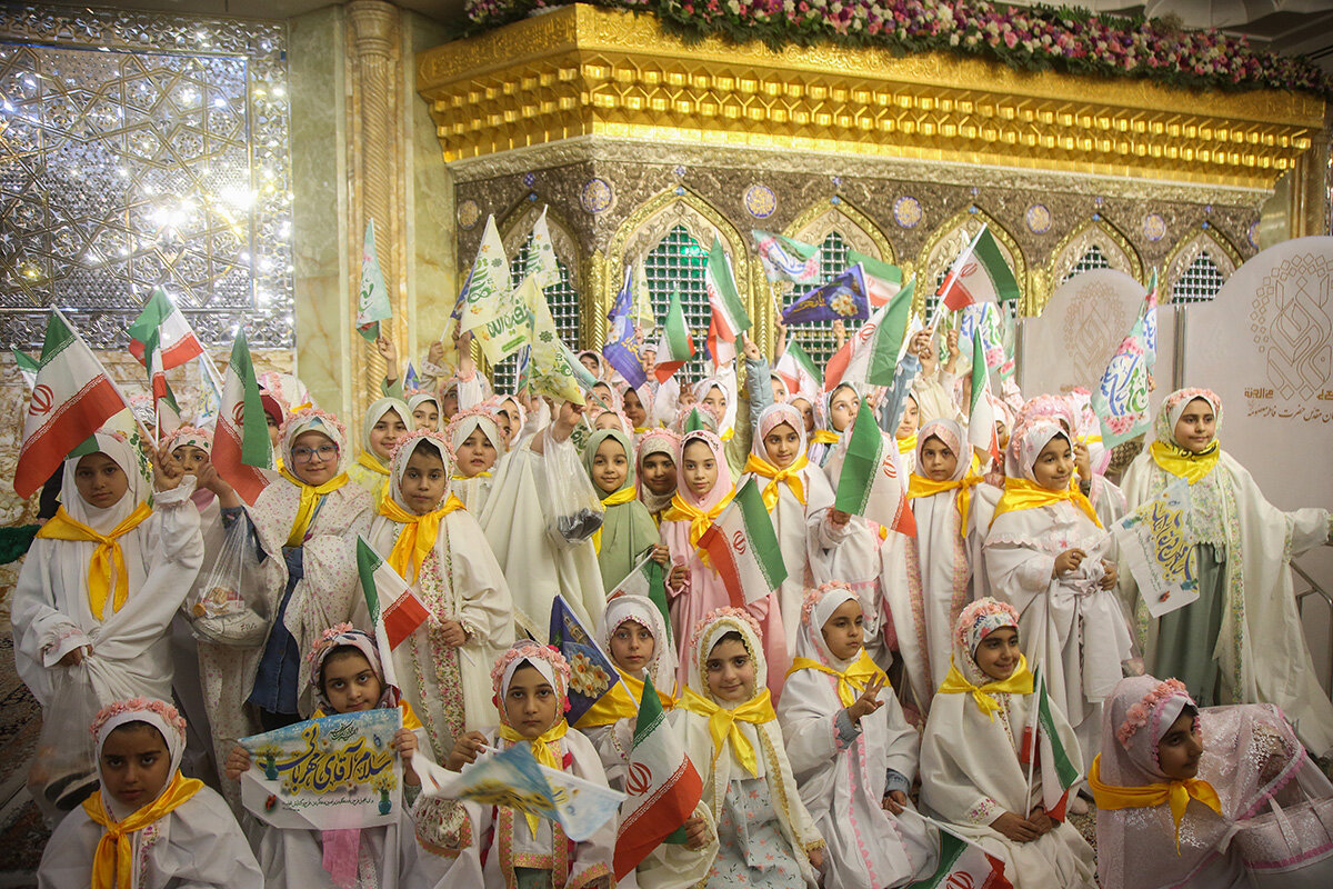 برپایی جشن تکلیف ۲ هزار دختر ۹ ساله در حرم کریمه اهل بیت(س)+ تصاویر