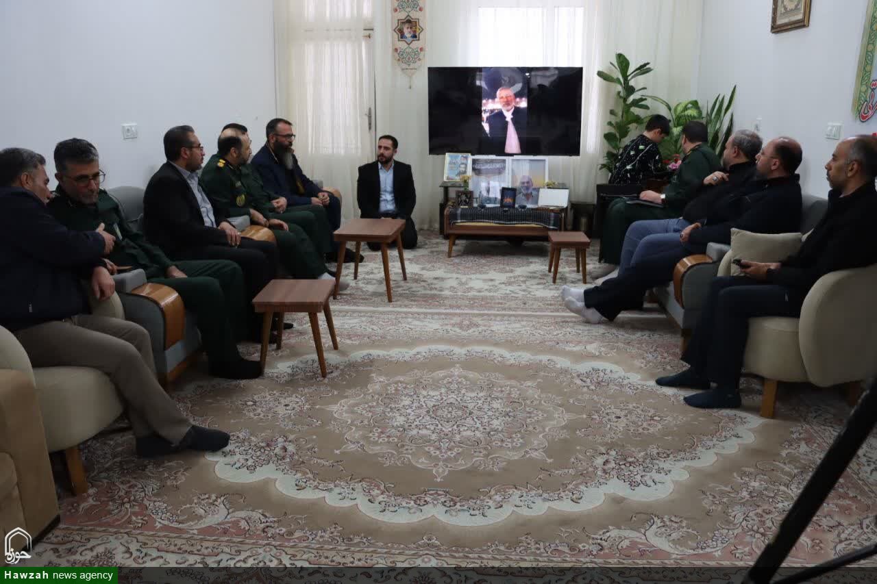 ابلاغ سلام مقام معظم رهبری به خانواده شهیدان اقتدار ملی حجت‌الله نصرتی و حسین حمامیان در شاهرود