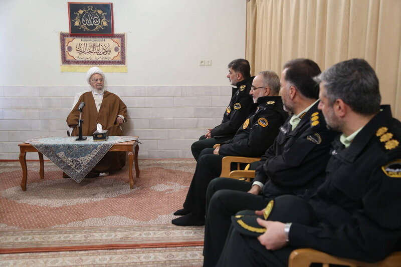 قدردانی آیت‌الله العظمی مکارم از ایثارگری نیروهای نظامی و انتظامی/ تاکید بر توجه مسئولان به معیشت مردم