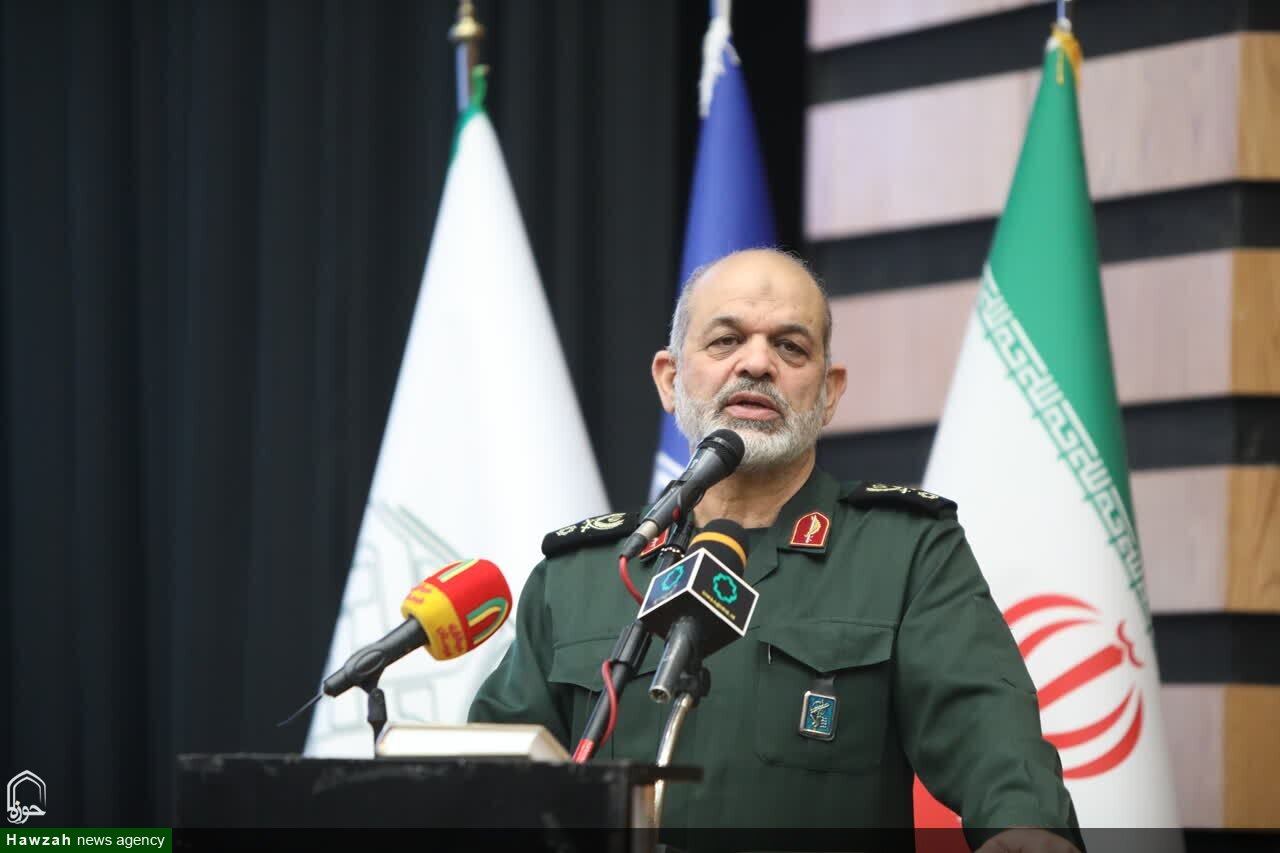 تغییر رویکرد دشمن از تغییر رفتار به تغییر نظام در ایران