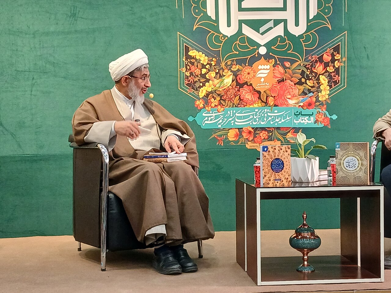 حجت الاسلام والمسلمین نظافت در سلسله جلسات معرفی و بررسی کتاب های به نشر در حریم رضوی