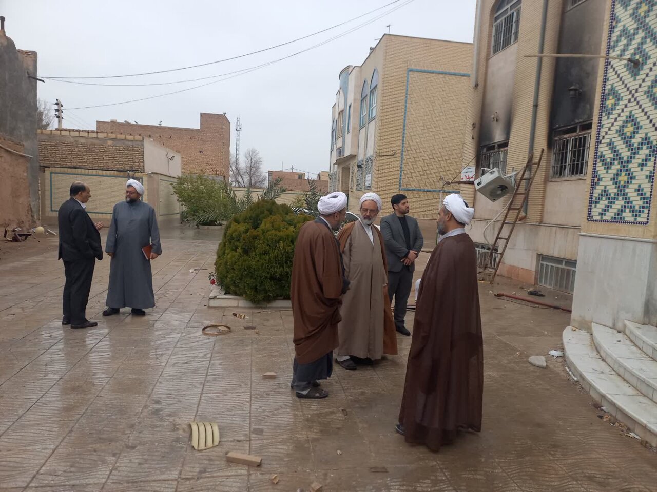 بازدید مسئولان حوزه علمیه خواهران کشور از ساختمان تخریبشده مدرسه علمیه حضرت زهرا(س) میبد+تصاویر