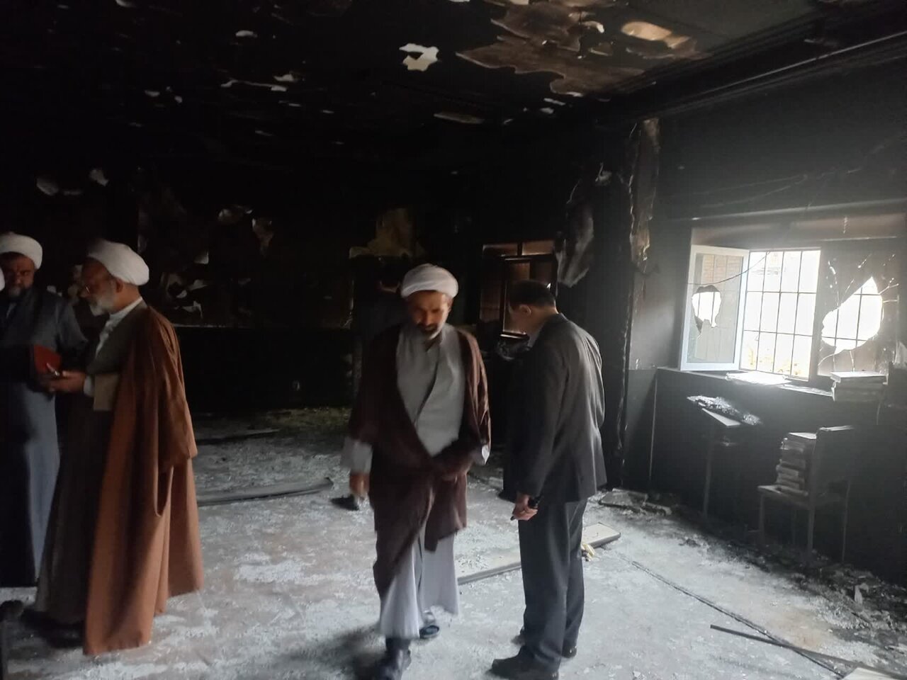 بازدید مسئولان حوزه علمیه خواهران کشور از ساختمان تخریبشده مدرسه علمیه حضرت زهرا(س) میبد+تصاویر