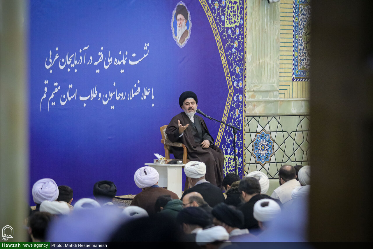 تصاویر/ نشست نماینده ولی فقیه در آذربایجان غربی با علما و طلاب استان مقیم قم