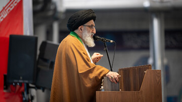 انقلاب اسلامی، ایران را قوی کرد و به دو قرن انحطاط و وابستگی پایان داد