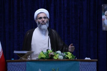 دشمن بر روی ایجاد اختلافات سیاسی داخلی برای ضربه‌زدن به انقلاب حساب می‌کند