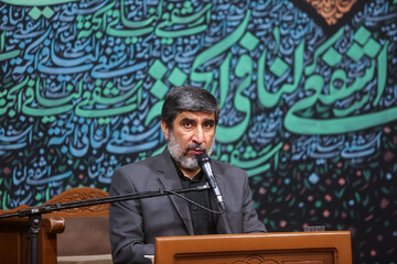 فیلم | مدیحه سرایی مهدی سلحشور در حرم مطهر بانوی کرامت