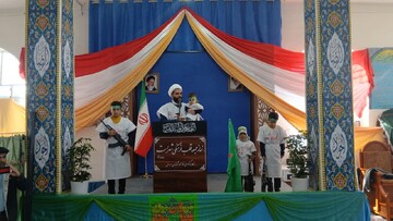 فیلم| کفن بر تن امام جمعه و فرزندانش؛ پیام صریح از تریبون نماز جمعه اردل