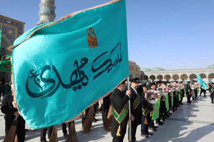 تصاویر/  آیین جاروکشی خادمان مسجد مقدس جمکران