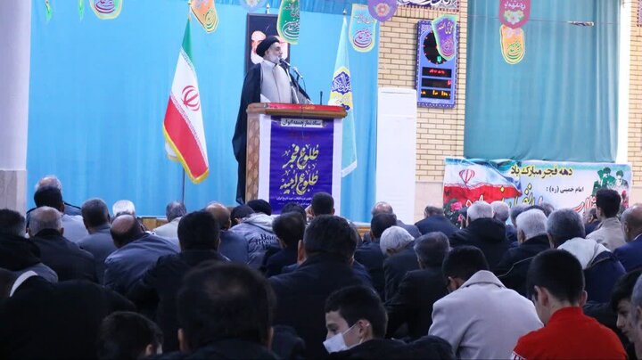 تصاویر/ اقامه نماز جمعه در شهرستان ایوان